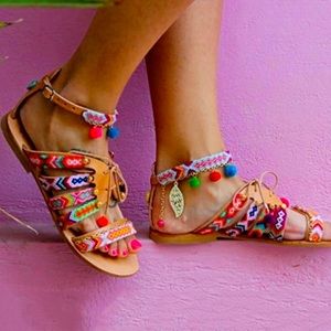 PERU POM POM SANDALS SZ. 8